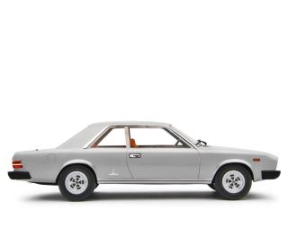 Fiat 130 Coupé 1971 Grigio Chiaro Met. Laudoracing 1:18 Resinemodell (Türen, Motorhaube... nicht zu öffnen!)
